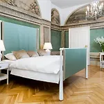 P&j Luxury *