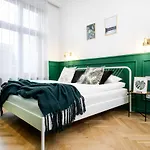 P&j Luxury